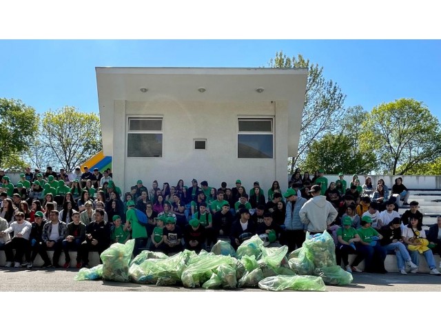„Cu parcurile curate!” – acțiune amplă de ecologizare derulată de elevii Liceului Teoretic „Mihai Eminescu” din Călărași